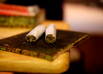 „Cărți cu suflet” în centrul Timișoarei. Foști consumatori de droguri vorbesc despre experiențele lor