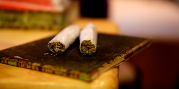 „Cărți cu suflet” în centrul Timișoarei. Foști consumatori de droguri vorbesc despre experiențele lor