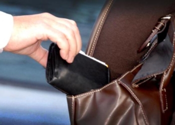 Reținuți pentru furt