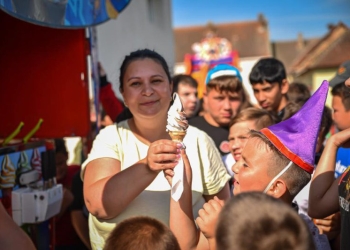 În Moravița Ziua Copilului s-a sărbătorit cu baloane de săpun și înghețată gratis