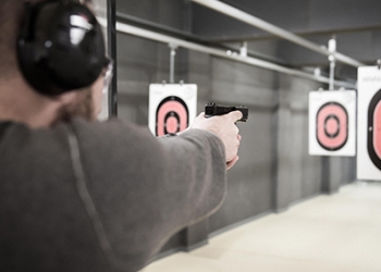 Atenție, se trage! Vor fi ședințe de tragere cu armament în poligonul Modoș