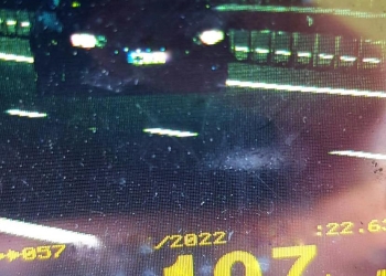 De fericire că a luat permisul, a rămas fără el! O șoferiță începătoare, „a zburat” cu 200 de km/oră