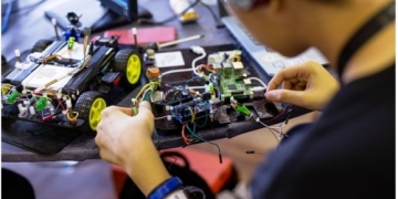 Maraton de 3 zile pentru pasionații de tehnologie