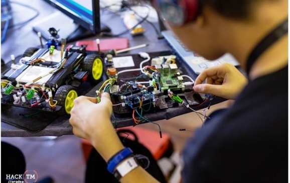 Maraton de 3 zile pentru pasionații de tehnologie