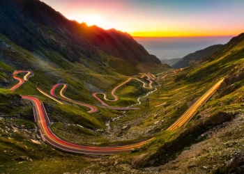 Veste bună pentru turiști. S-a deschis circulația rutieră pe Transfăgărășan