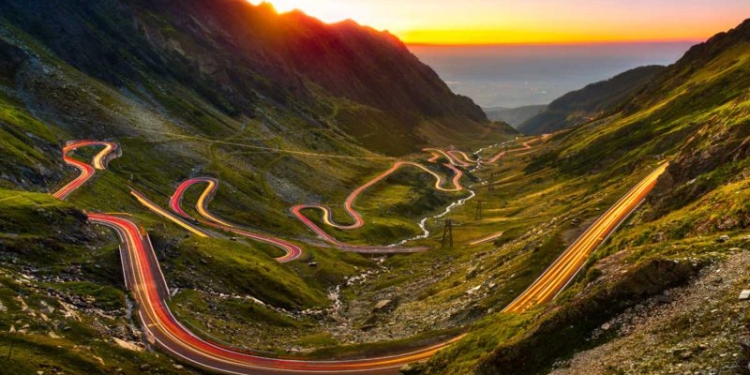 Veste bună pentru turiști. S-a deschis circulația rutieră pe Transfăgărășan