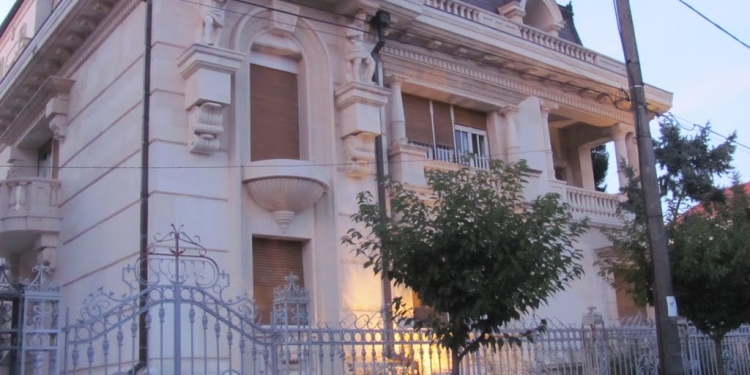 Primăria vrea să intre în război cu țiganii care au pus mâna pe vilele din centrul Timișoarei