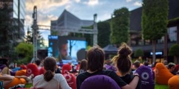 Promoţii, muzică live, filme în aer liber şi de activităţi creative pentru copii. Toate în același loc