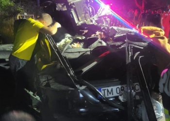 Un tânăr de 25 de ani a murit după ce un alt tânăr de 16 ani, fără permis, a intrat cu tractorul pe contrasens