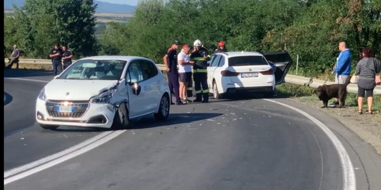 Accident lângă Coșevița. Două mașini avariate și cozi pe mai mulți kilometri