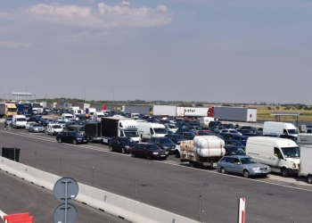 Cozi uriașe la Vama Nădlac. Românii din diaspora se întorc acasă