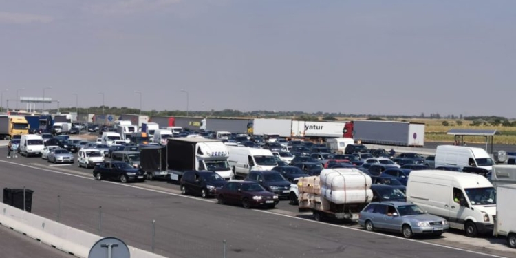 Cozi uriașe la Vama Nădlac. Românii din diaspora se întorc acasă