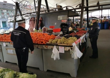 Mizerie în două piețe din Timișoara. Polițiștii locali au aplicat zeci de amenzi