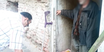 Un bătrân de 74 ani, salvat de asistenții sociali ai Primăriei Timișoara. Trăia în condiții inumane