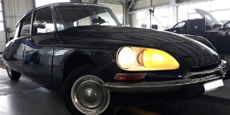 Cea mai frumoasă din toate timpurile se plimbă pe drumurile din Timiș! Mașina cea mai frumoasă din toate timpurile!