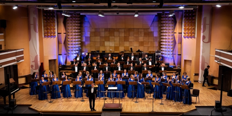 Îți place să cânți? Poți face parte dintr-un cor comunitar care va concerta de Ziua Timișoarei, anul viitor