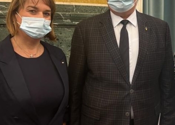 Ramona Lile, rectorul Universității „Aurel Vlaicu”,  prezentă la întâlnirea cu premierul României