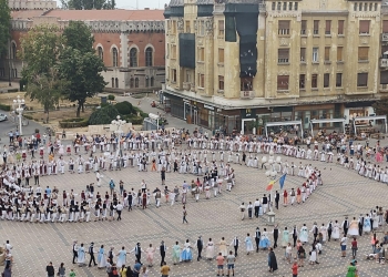 Horă bănățeană în centrul Timișoarei! Sute de persoane au intrat în joc, de Ziua Județului Timiș