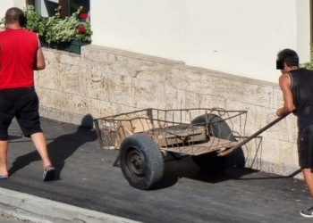 Prinși la furat de capace de canalizare