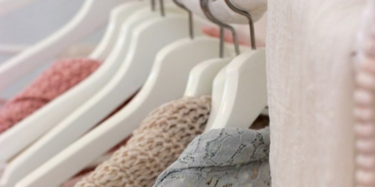 VIDEO Dosare penale pentru că vindeau haine contrafăcute