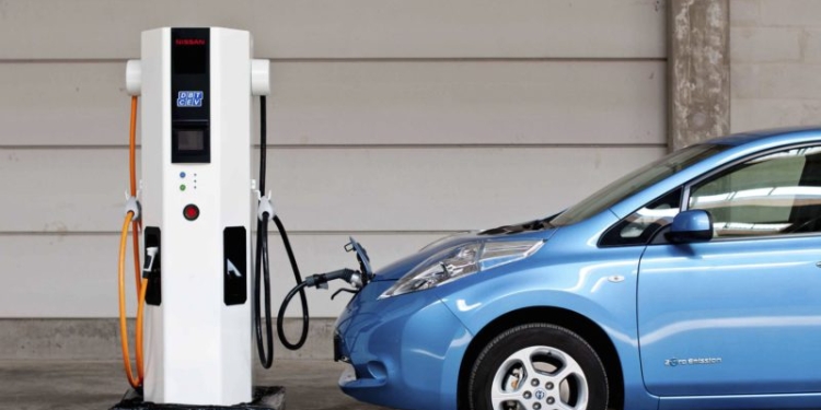 Veste bună pentru șoferii care dețin mașini electrice. Au fost montate 16 stații de încărcare, la Timișoara