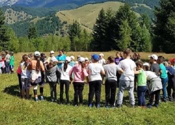 Zeci de elevi din Timișoara s-au intoxicat cu mâncarea din tabăra la care participau