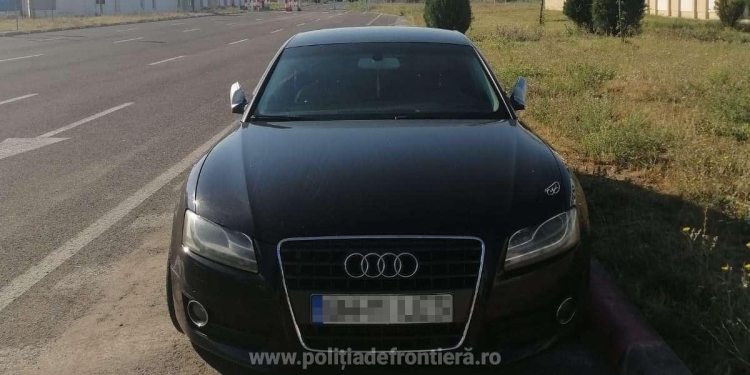 Autoturism căutat de autorităţile din Italia, descoperit de poliţiştii de frontieră din Moravița