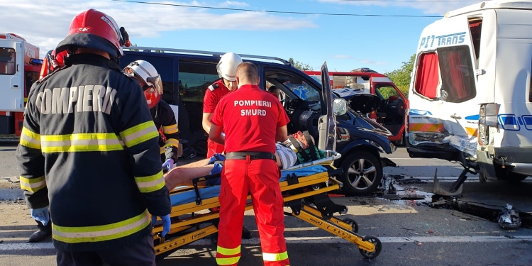VIDEO 12 persoane la spital, după un accident în vestul țării