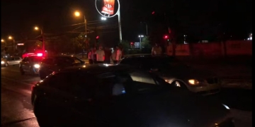 VIDEO Aproape de coma alcoolică, un șofer a fost blocat în trafic de taximetriștii din Timișoara, înainte să provoace o tragedie