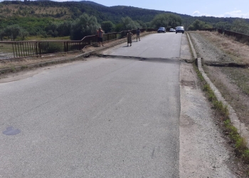 FOTO Pod din vestul țării, închis curculației! Riscă să se prăbușească în orice moment