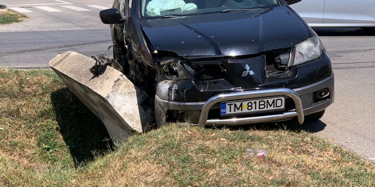 VIDEO. Ce fac doi șoferi băuți într-o intersecție? Se lovesc!