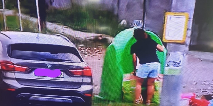 O casă în Dumbrăvița nu vine la pachet cu educația! Amenzi uriașe pentru aruncarea gunoiului pe stradă