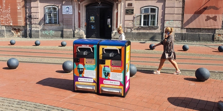 În 2 săptămâni s-a colectat o tonă de deșeuri! Coșurile de gunoi inteligente din Timișoara dau rezultate