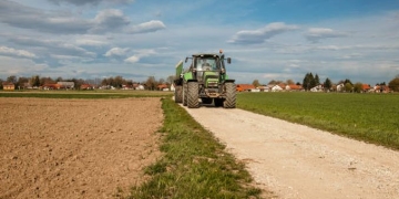 Sânmihaiu Român: Încep lucrările la drumurile agricole de 1 milion de euro