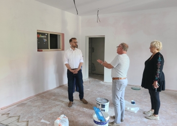 Fritz se laudă că Primăria Timișoara construiește zeci de săli de clasă noi