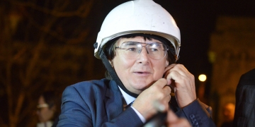 „Dominic, nici nu știi cât de Lae începi să fii!”