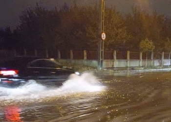 Stradă din Timișoara inundată. Tramvaiele nu au mai putut circula