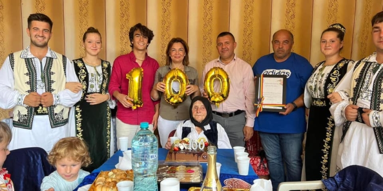 Un secol de viață! O locuitoare a comunei Nițchidorf a fost sărbătorită de întreaga comunitate