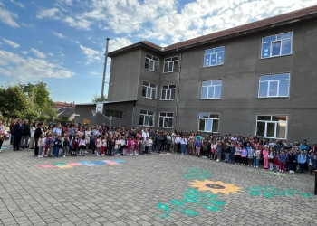 A sunat clopoțelul și pentru copiii din comuna Variaș