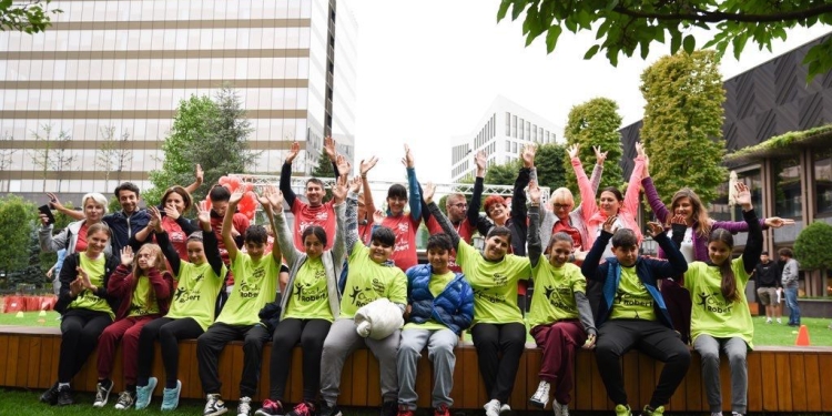 Zeci de copii „antrenați” pentru integrarea în societate, la „Ora lui Robert”!