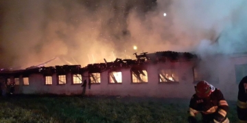 S-a aflat cauza incendiului de la debozitul de mobilă din Giarmata. Flăcările au izbucnit de la un scurtcircuit