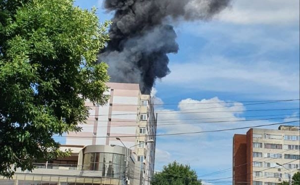 VIDEO UPDATE Incendiu violent în zona stadionului Dan Păltinișanu! A fost emis mesaj Ro-Alert