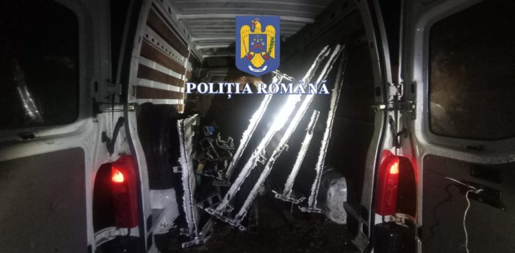 3 bărbați au fost reținuți după ce au furat 7 obloane din aluminiu și 200 de kilograme de fier