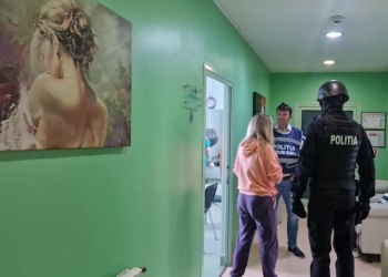 VIDEO Medici din vestul țării suspectați de decontări pentru servicii fictive! Procurorii au descins într-un centru medical