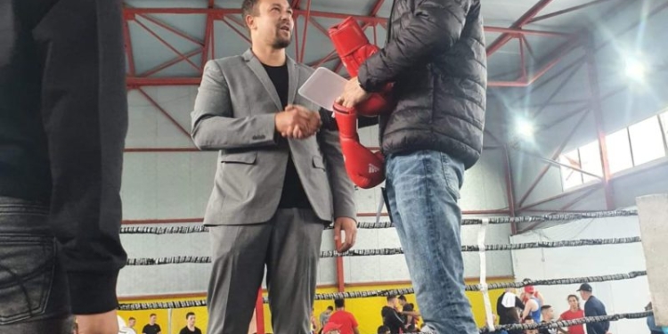 Gala de box organizată în memoria antrenorului Radu Lavric la zilele comunei Cărpiniș