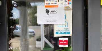 FOTO/VIDEO Gândaci, muște, produse expirate și mizerie – asta au găsit inspectorii OPC la o brutărie și un restaurant din Orțișoara