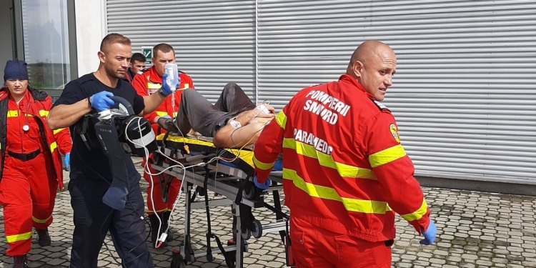 VIDEO Elicopterul SMURD a intervenit la Arad! Un utilaj i-a smuls brațul unui bărbat