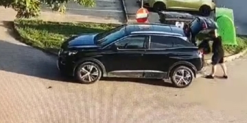 VIDEO Gunoiul se poate plimba și cu mașini de lux! Timișoreni amendați că au abandonat deșeuri în locuri neamenajate