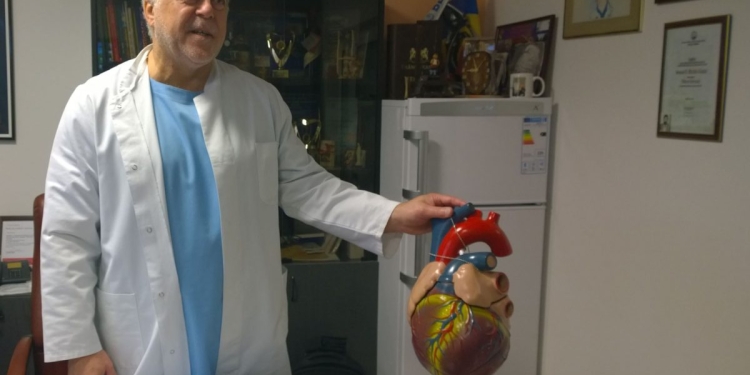 Acuzații de luare de mită la adresa unuia dintre cei mai cunoscuți medici din Timișoara! Profesorul Marian Gașpar a fost ridicat de ofițerii DGA
