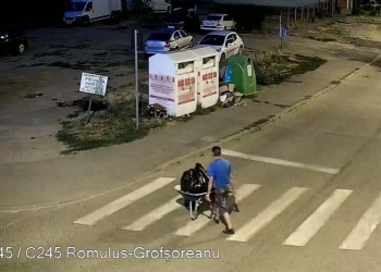 Amendați de poliție după ce au aruncat gunoiul pe stradă